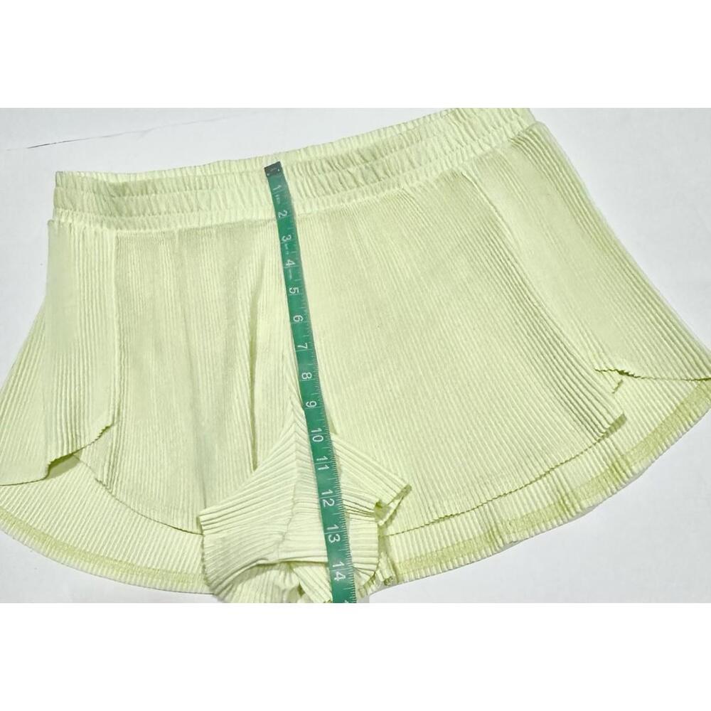 all in motion Women's Yellow Mid Rise Pleated Shorts Lined Athletic Gym Size L - Picture 10 of 10